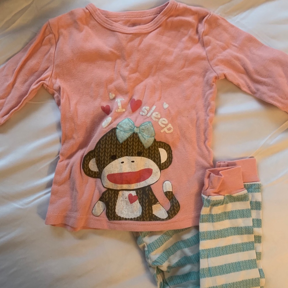 🌦️Come Clean Closet Sale🌦️ 4T pajama set